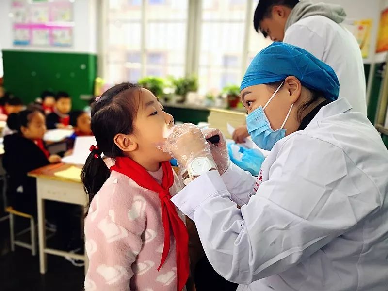 关爱儿童健康从牙齿开始---2019年度我院适龄儿童免费窝沟封闭活动进行中...